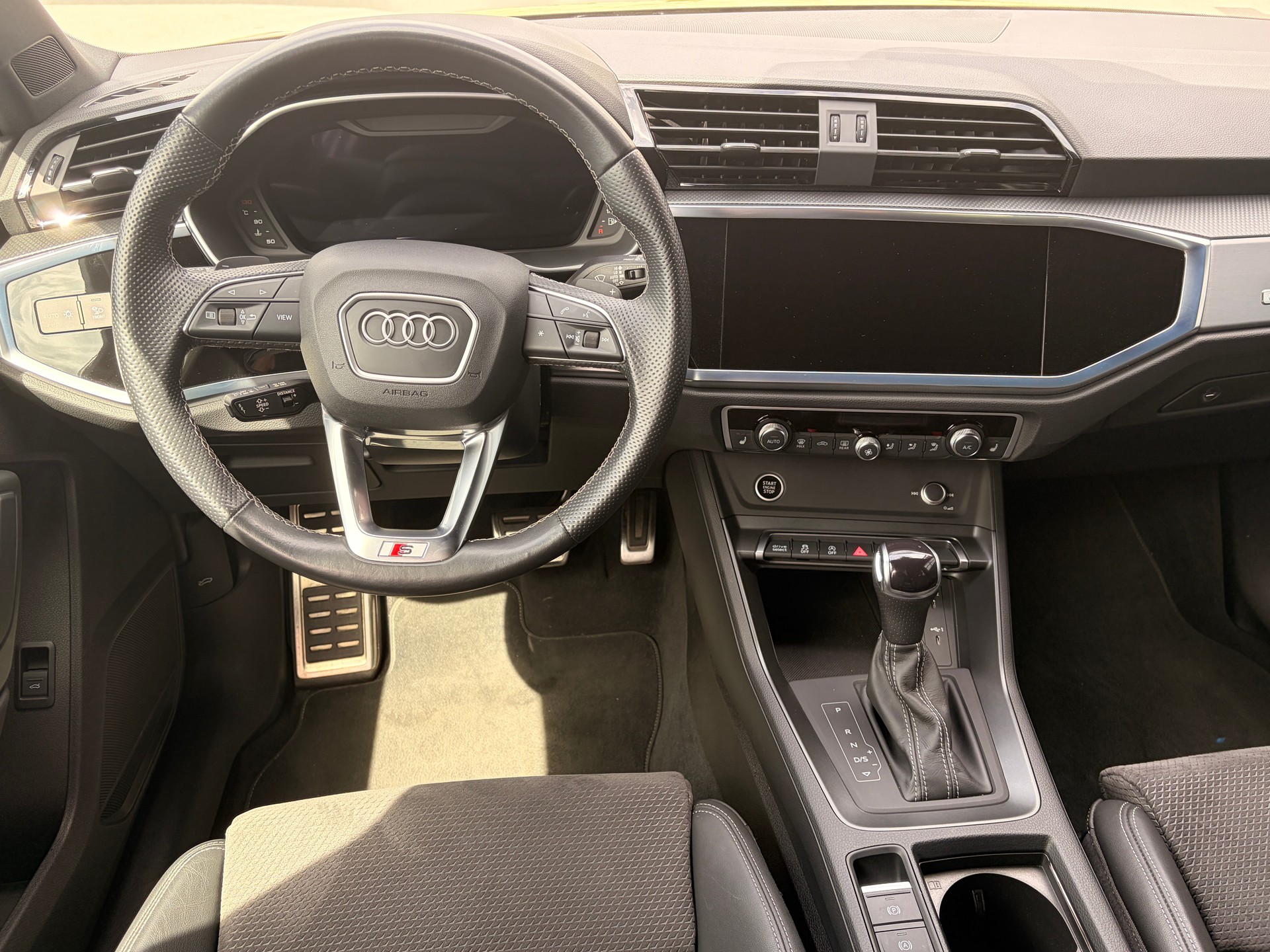 AUDI Q3 35 TFSI S line Attraction S-tronic-image-9