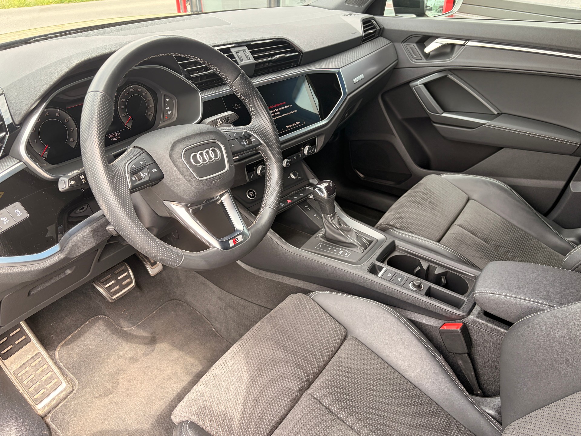 AUDI Q3 35 TFSI S line Attraction S-tronic-image-5