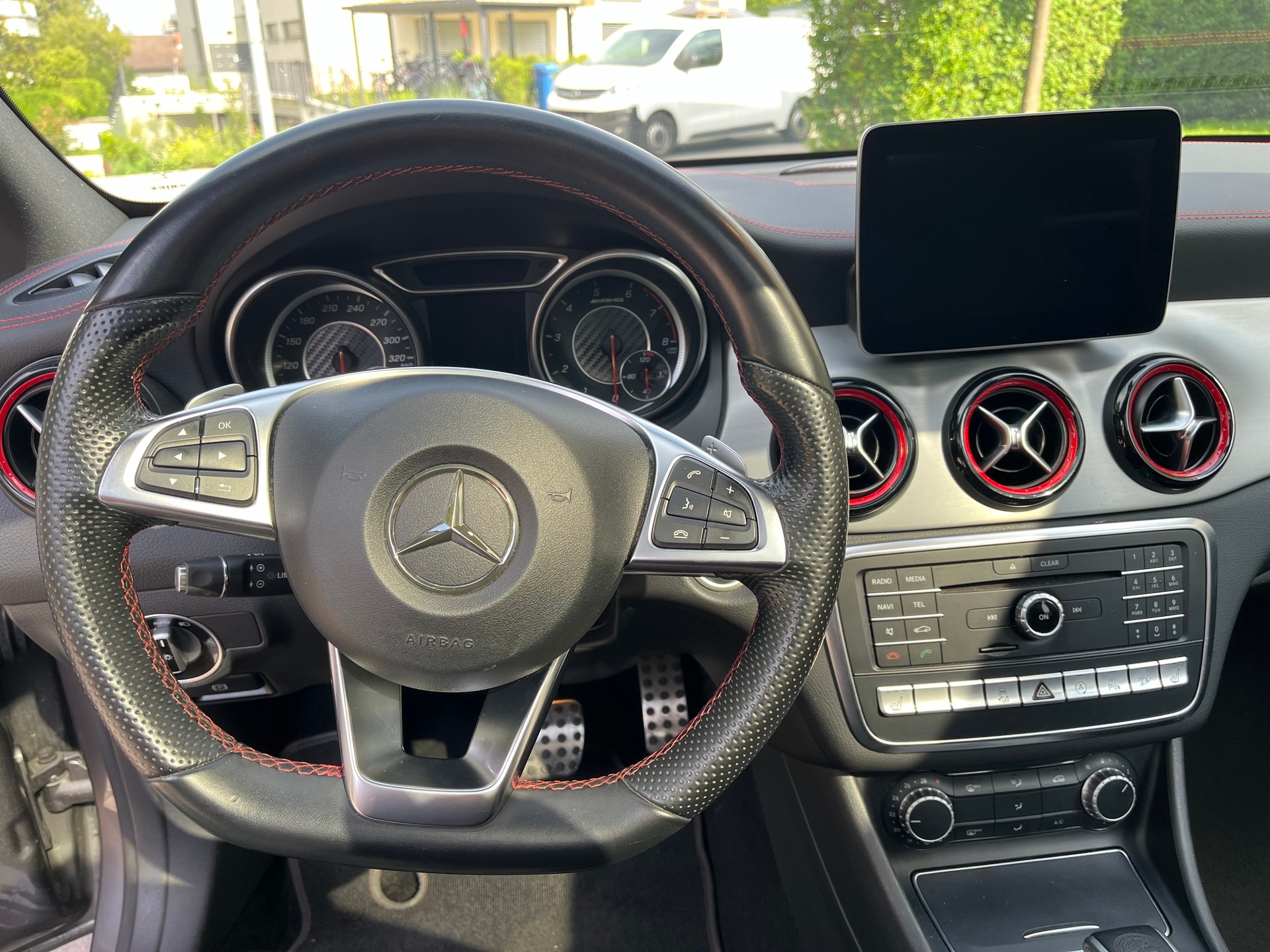 MERCEDES-BENZ CLA 45 AMG 4m-image-2