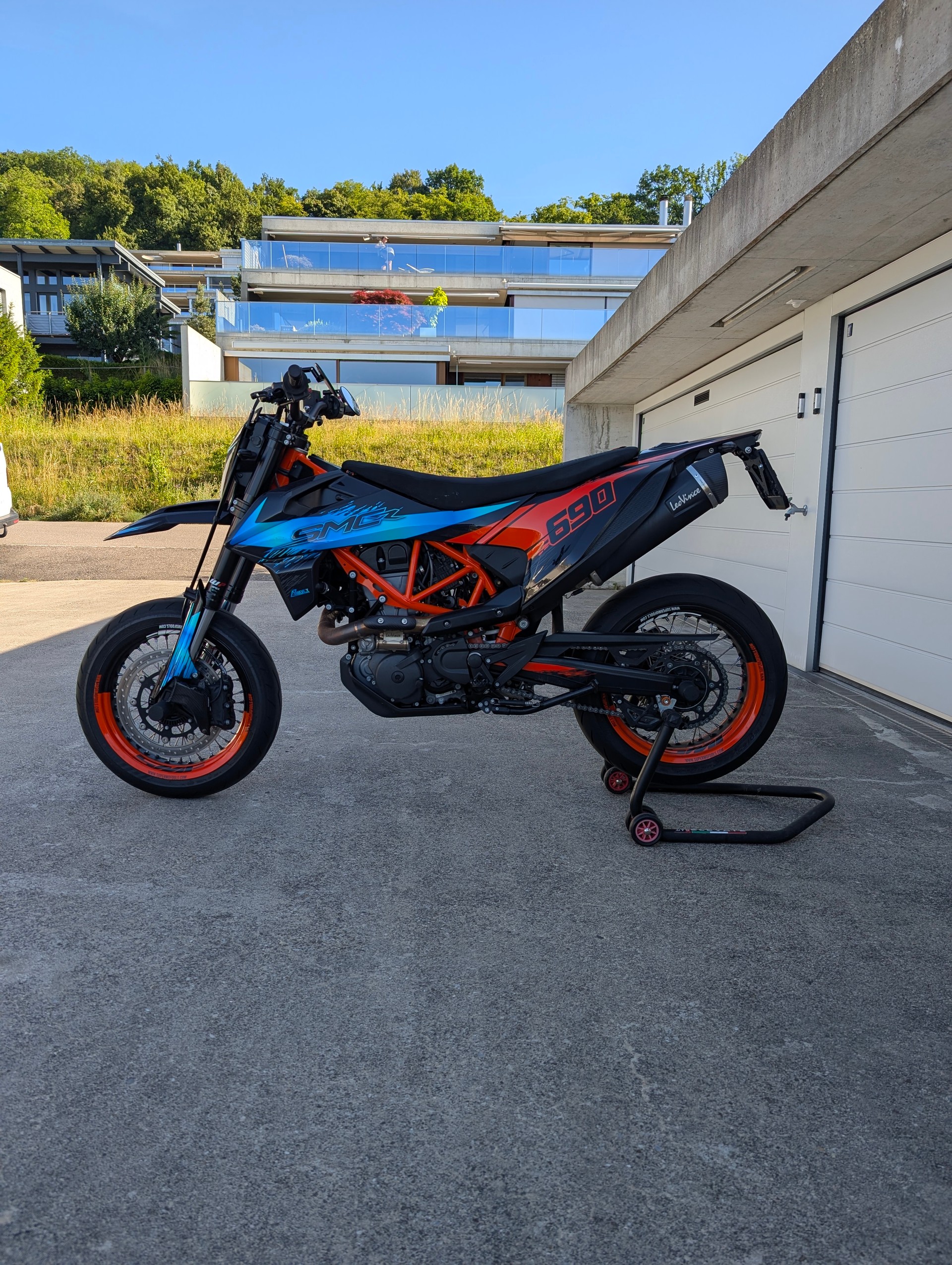 KTM 690 SMC R-image-1