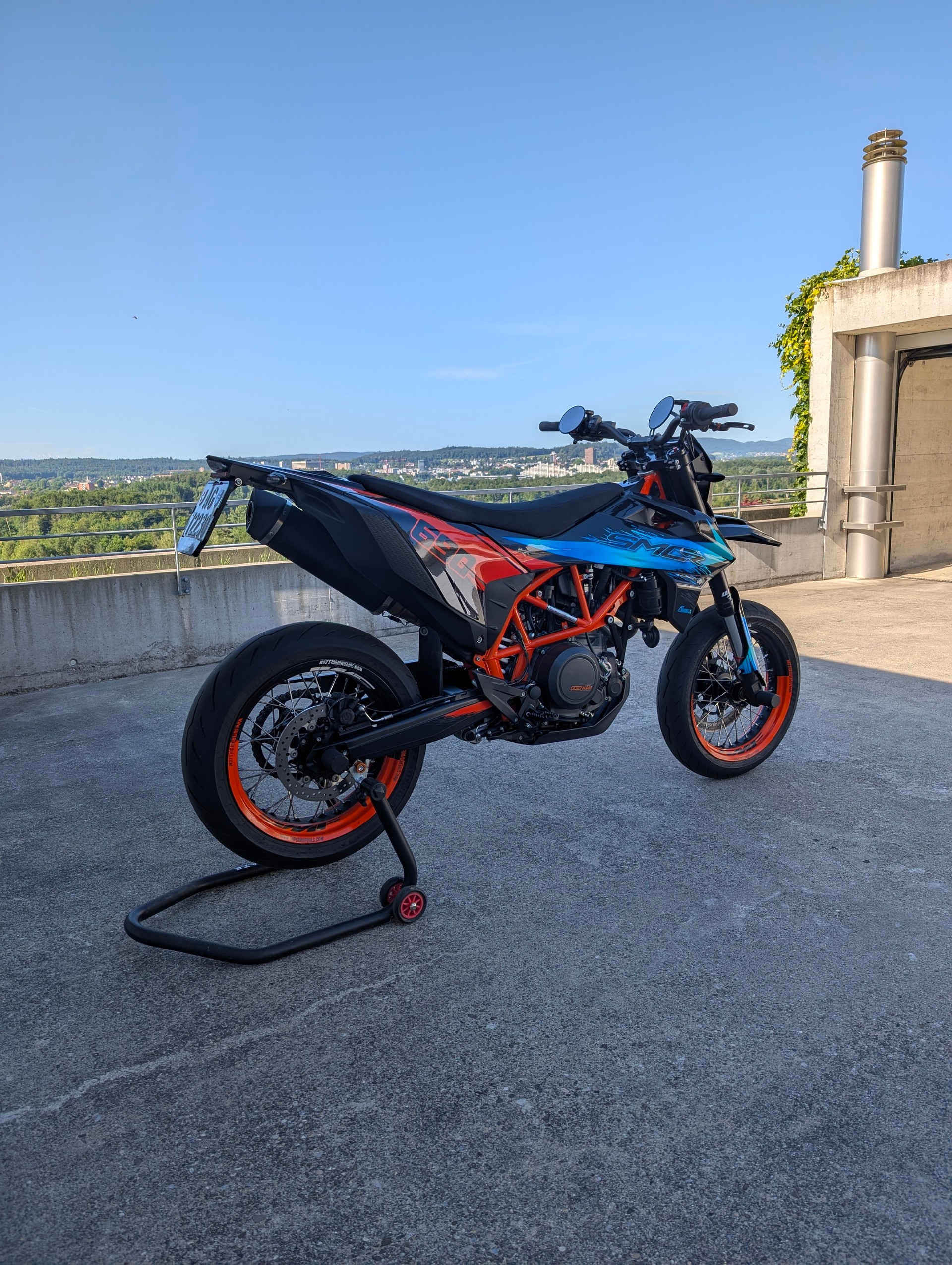 KTM 690 SMC R-image-3