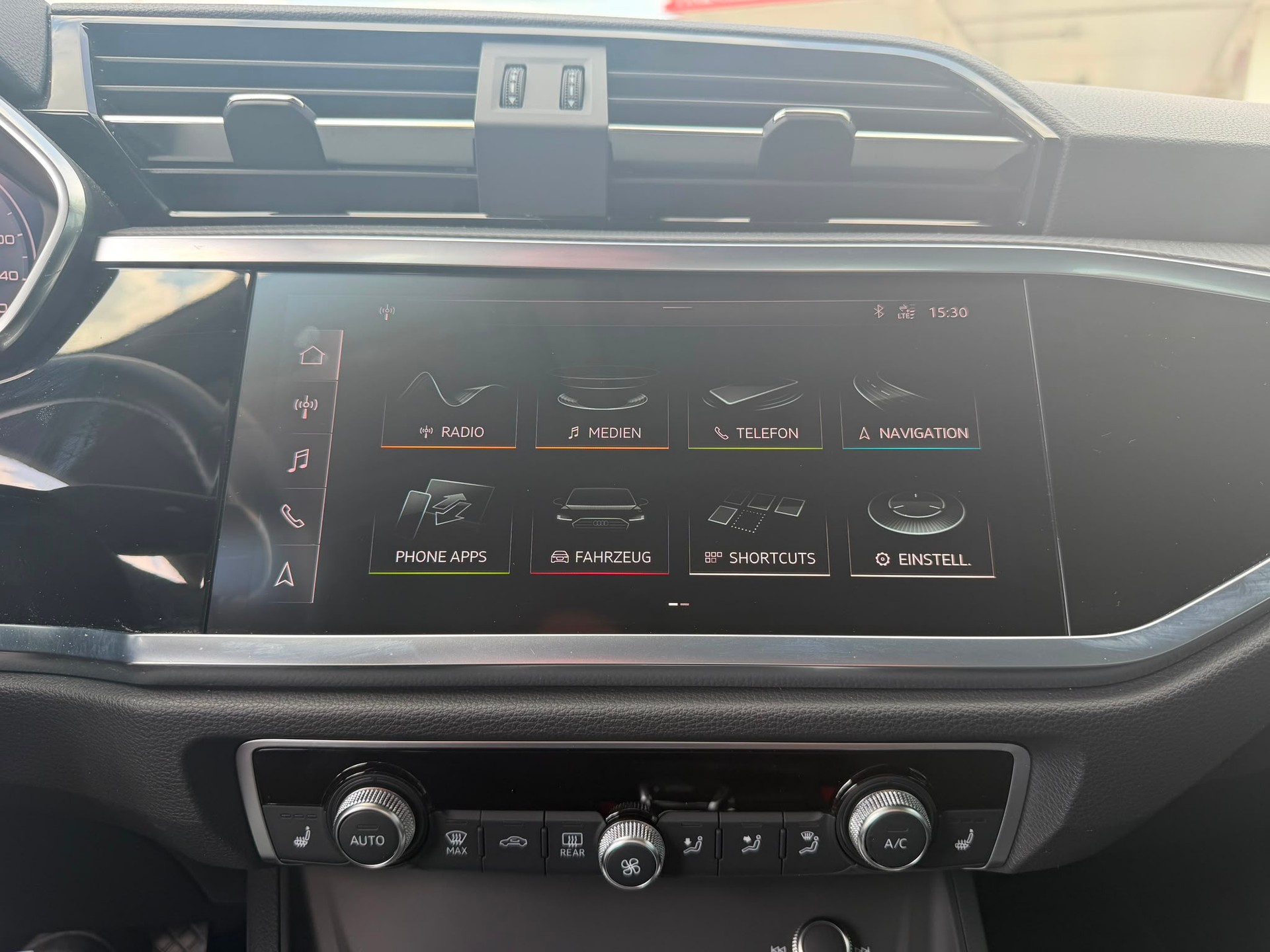 AUDI Q3 40 TFSI advanced quattro S-tronic-image-18