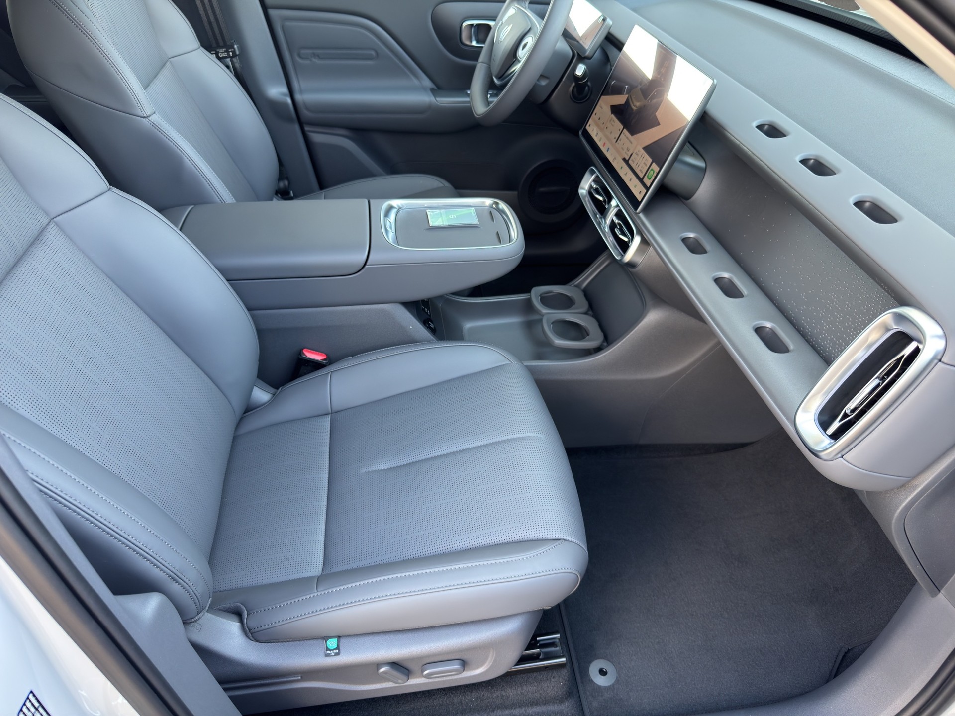 LEAPMOTOR B10 1.5 Hybrid EV-image-10