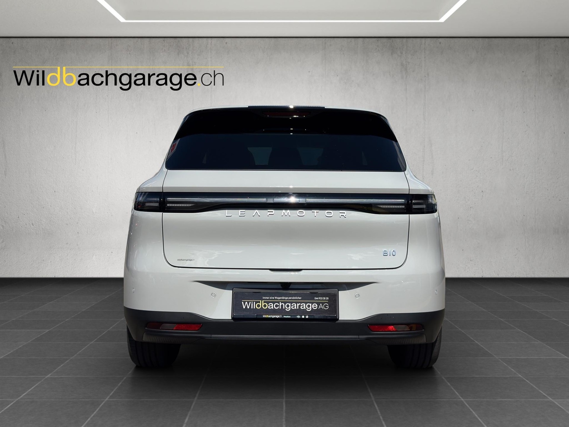 LEAPMOTOR B10 1.5 Hybrid EV-showroom-element-3