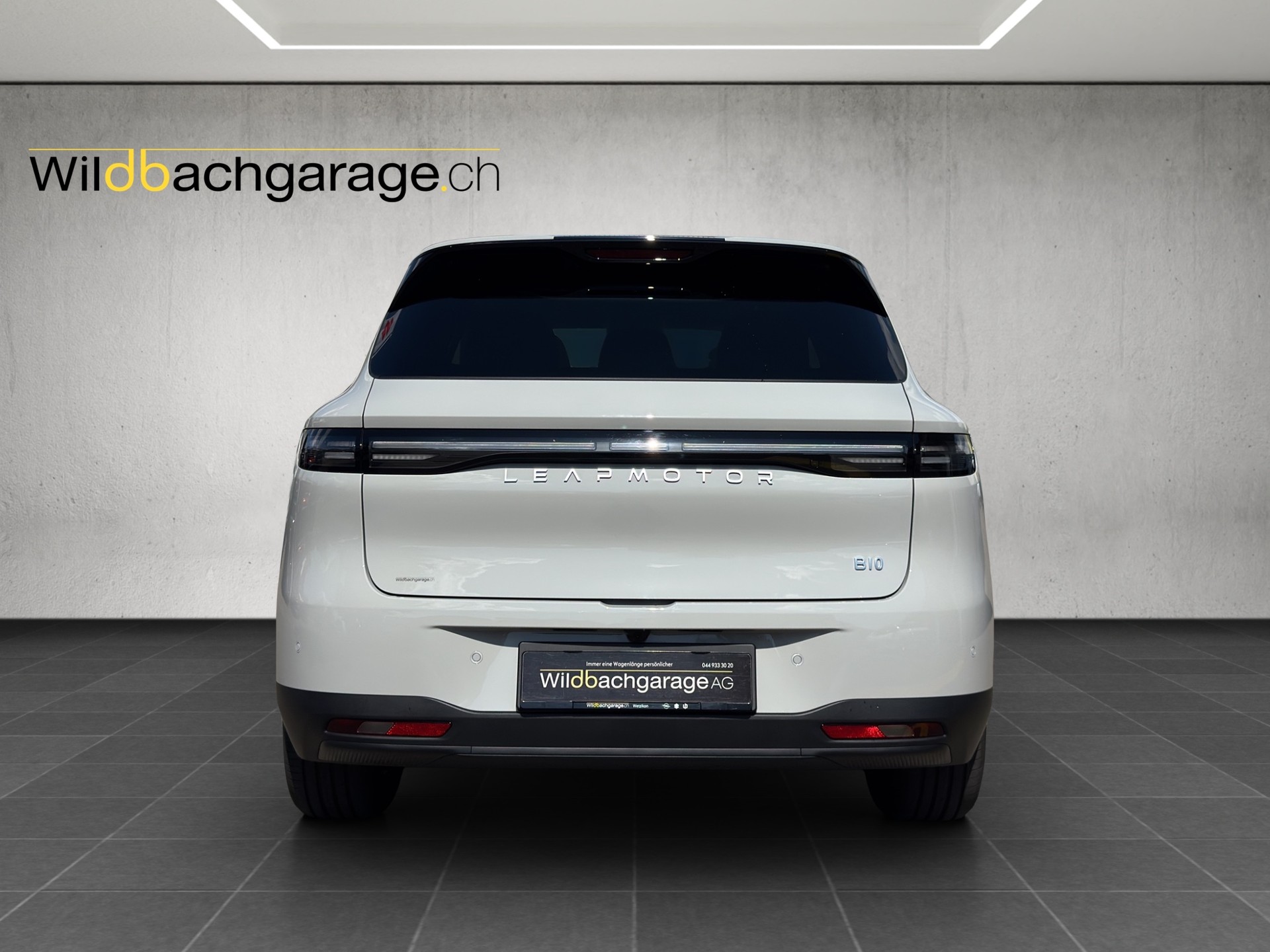LEAPMOTOR B10 1.5 Hybrid EV-showroom-element-3