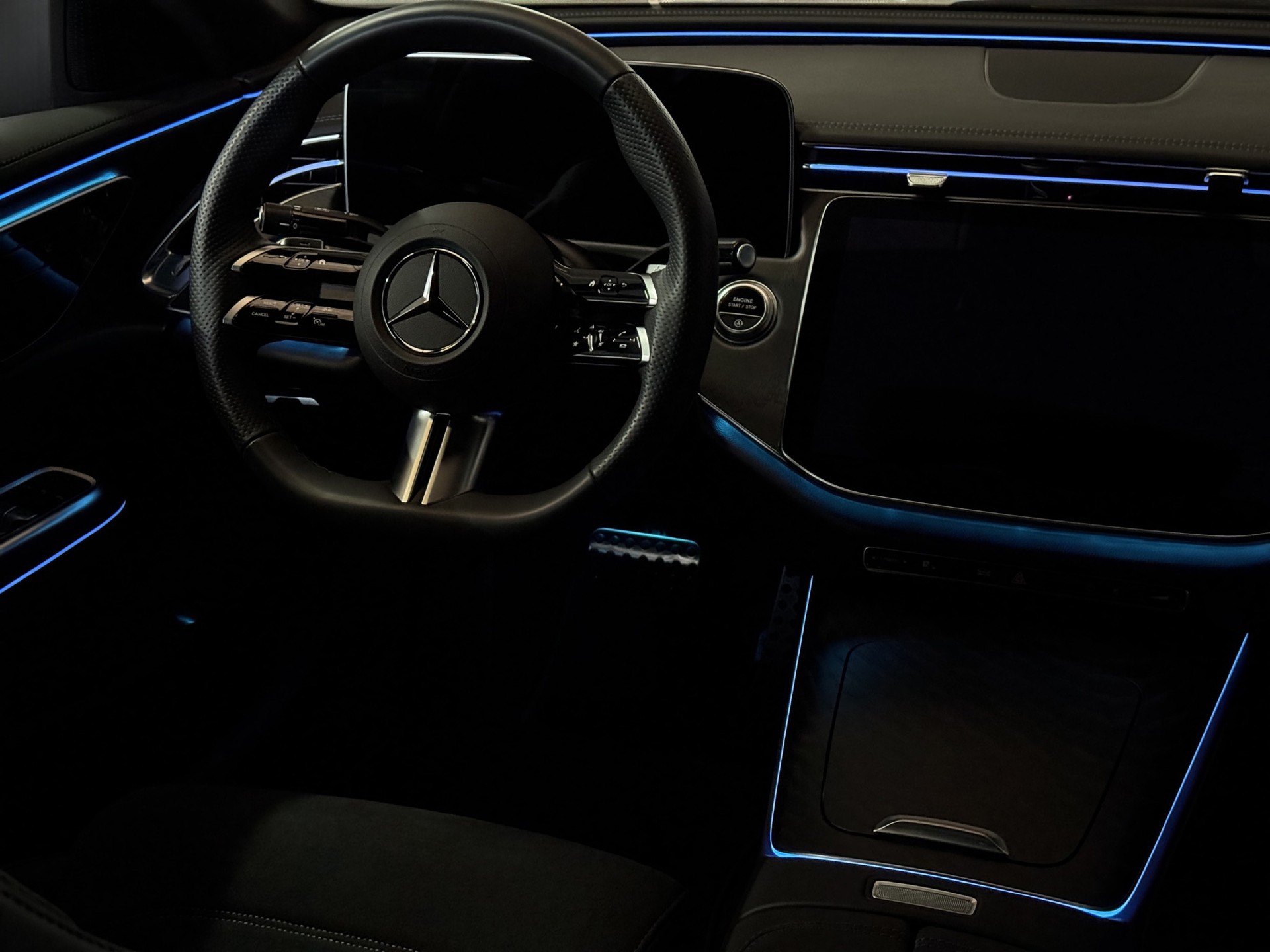 MERCEDES-BENZ E 200 9G-Tronic AMG Line Night Star "Pano-360°-Airmatic-Hinterachslenkung"-image-12