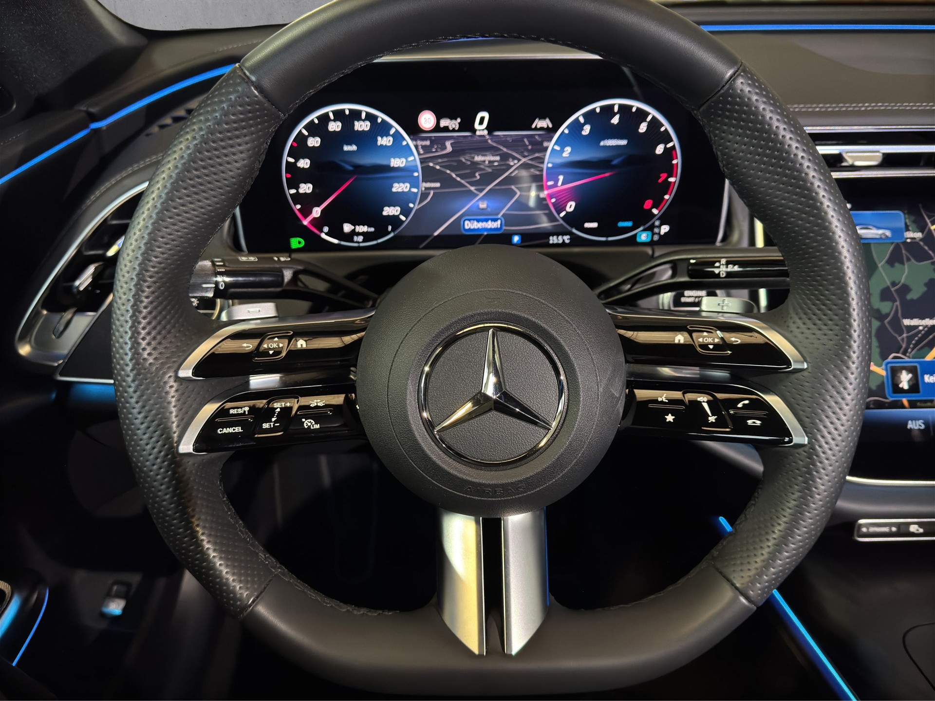 MERCEDES-BENZ E 200 9G-Tronic AMG Line Night Star "Pano-360°-Airmatic-Hinterachslenkung"-image-13