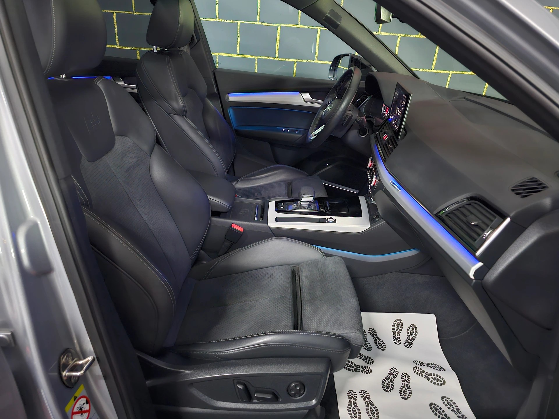 AUDI Q5 Sportback 40 TDI S line quattro S-tronic-image-9