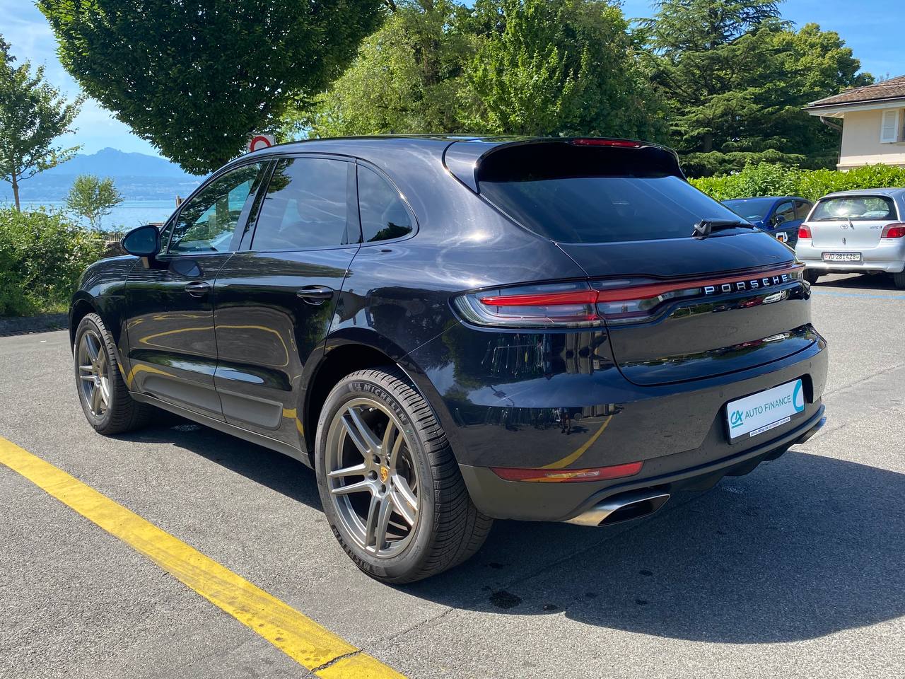 PORSCHE Macan PDK-showroom-element-3