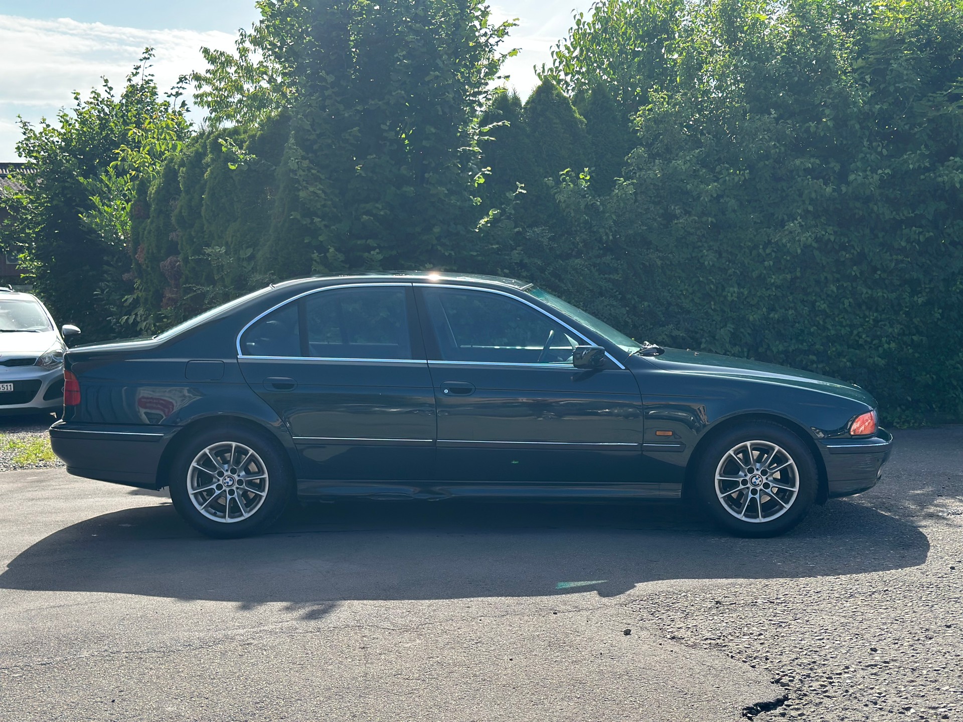BMW 528i Automat-image-2