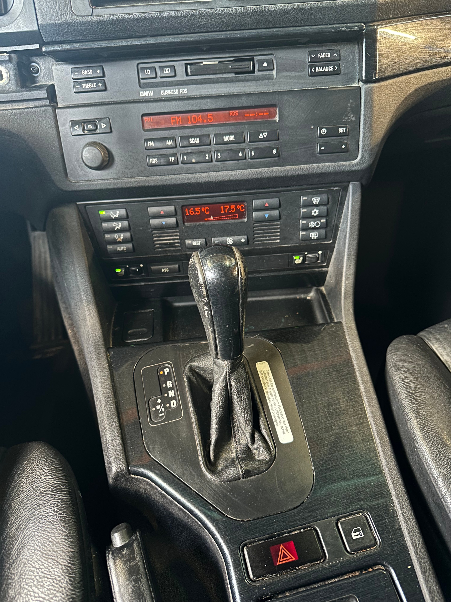 BMW 528i Automat-image-12