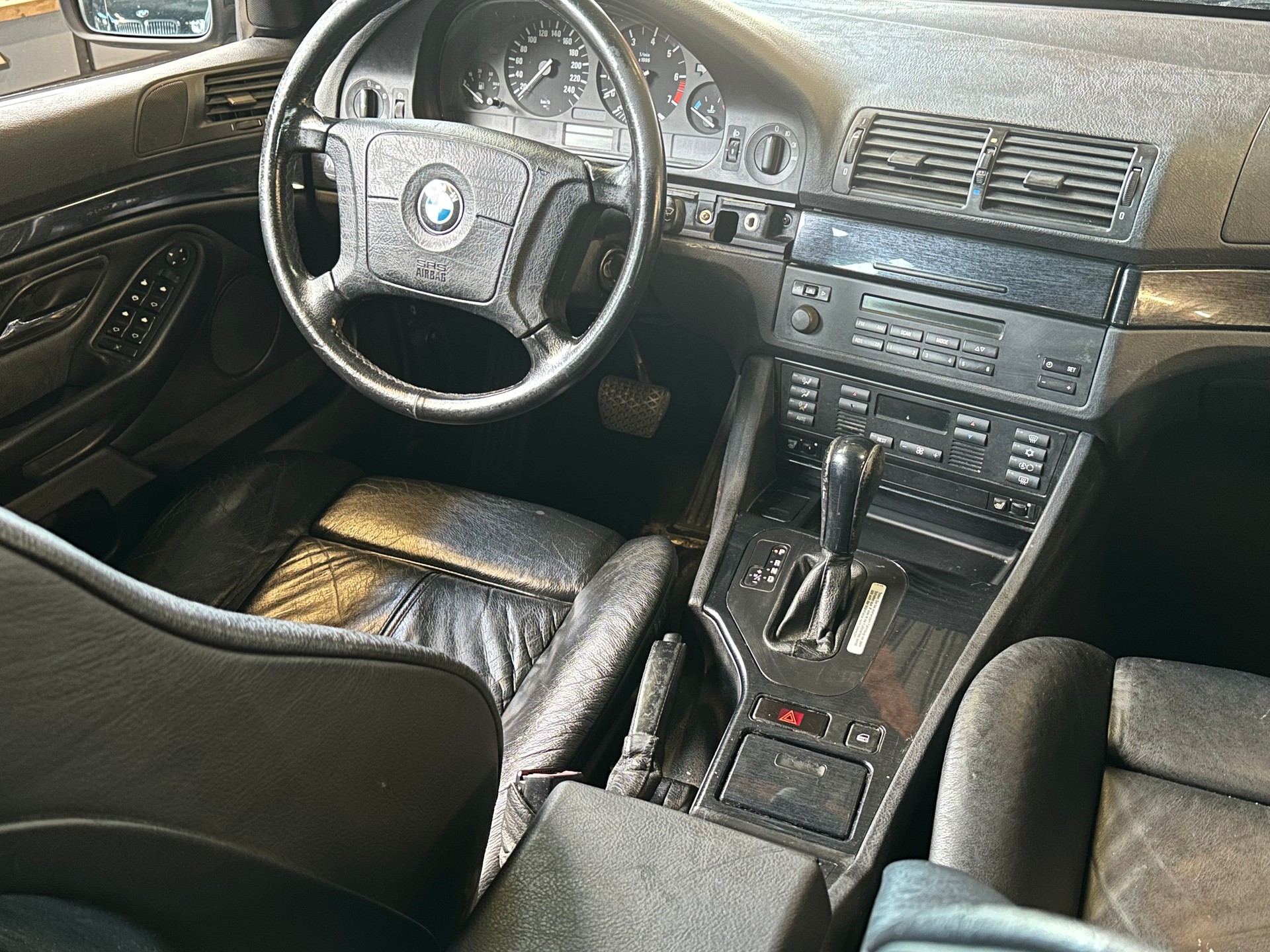 BMW 528i Automat-image-8