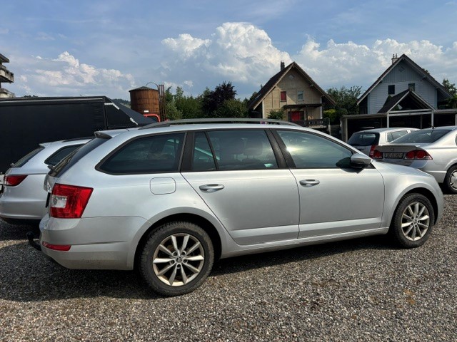 SKODA Octavia Combi 2.0 TDI Ambition 4x4 DSG-showroom-element-2