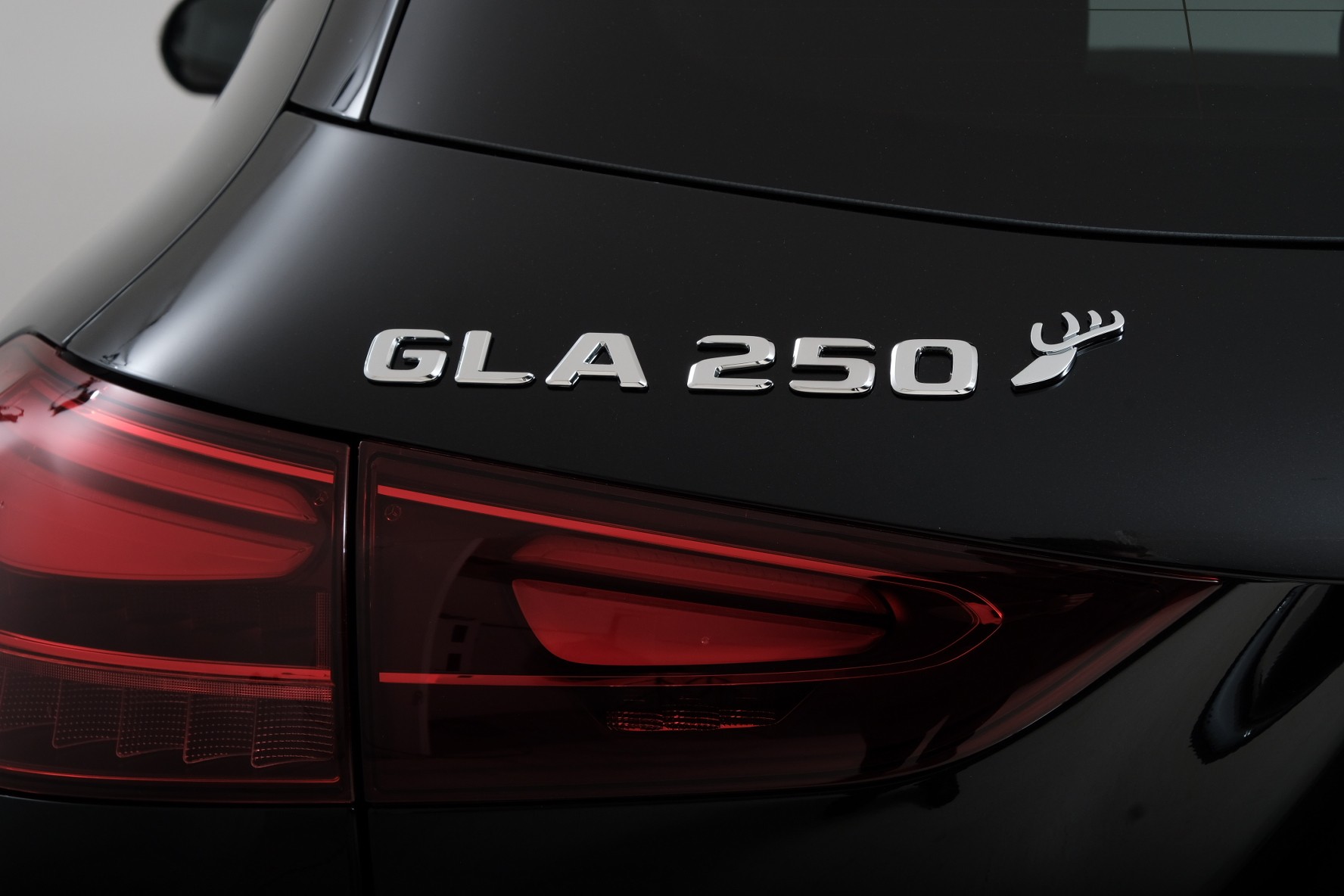 MERCEDES-BENZ GLA 250 4Matic 8G-DCT Swiss Star-image-11