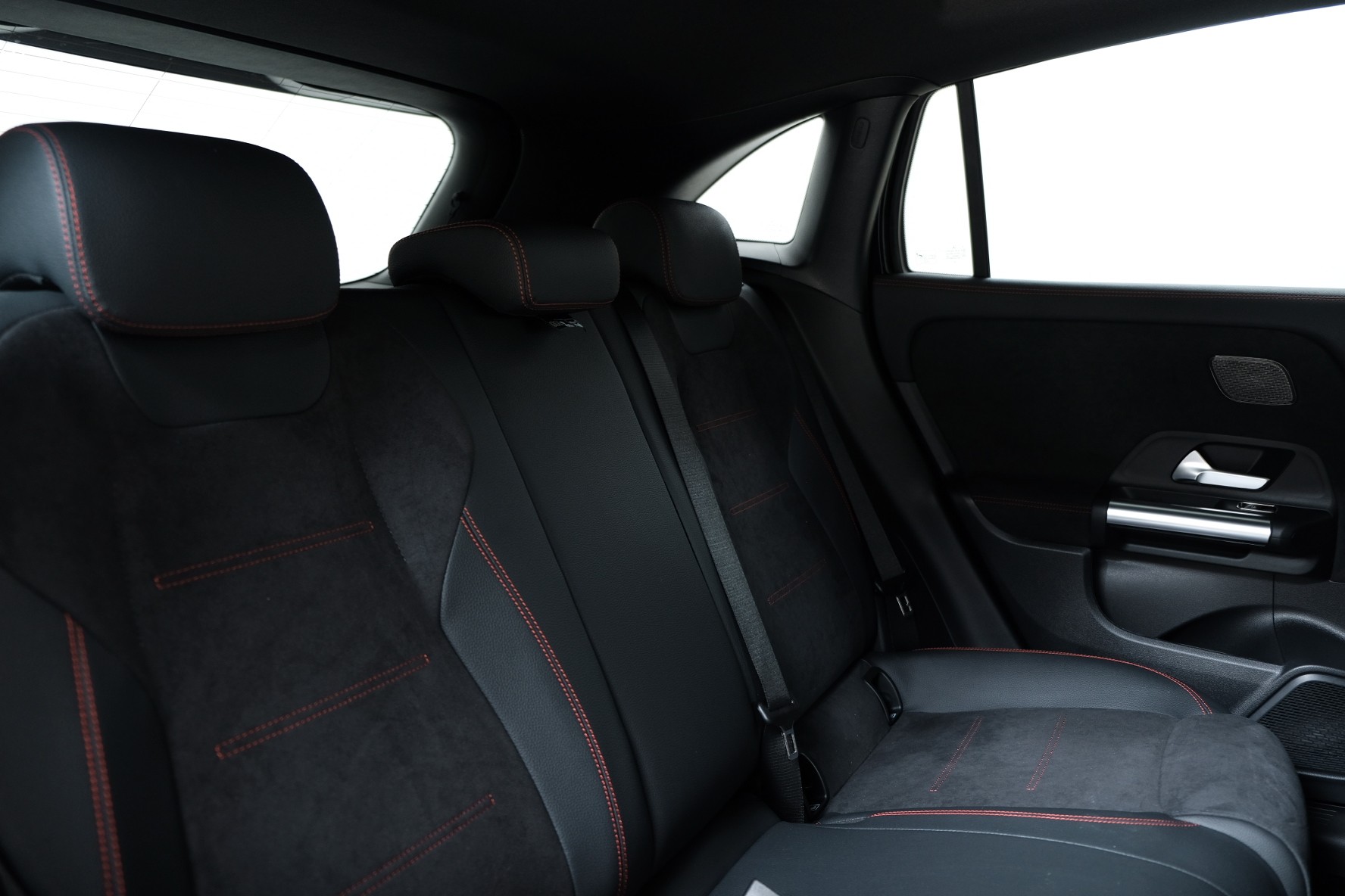 MERCEDES-BENZ GLA 250 4Matic 8G-DCT Swiss Star-image-8