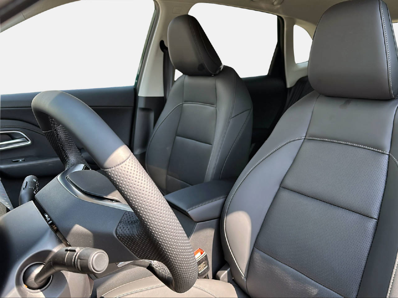 MG ZS 1.5 Hybrid+ Luxury-image-8