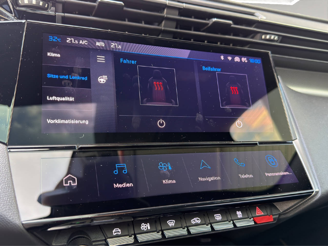 PEUGEOT 308 1.6 PHEV 225 GT Pack-image-17