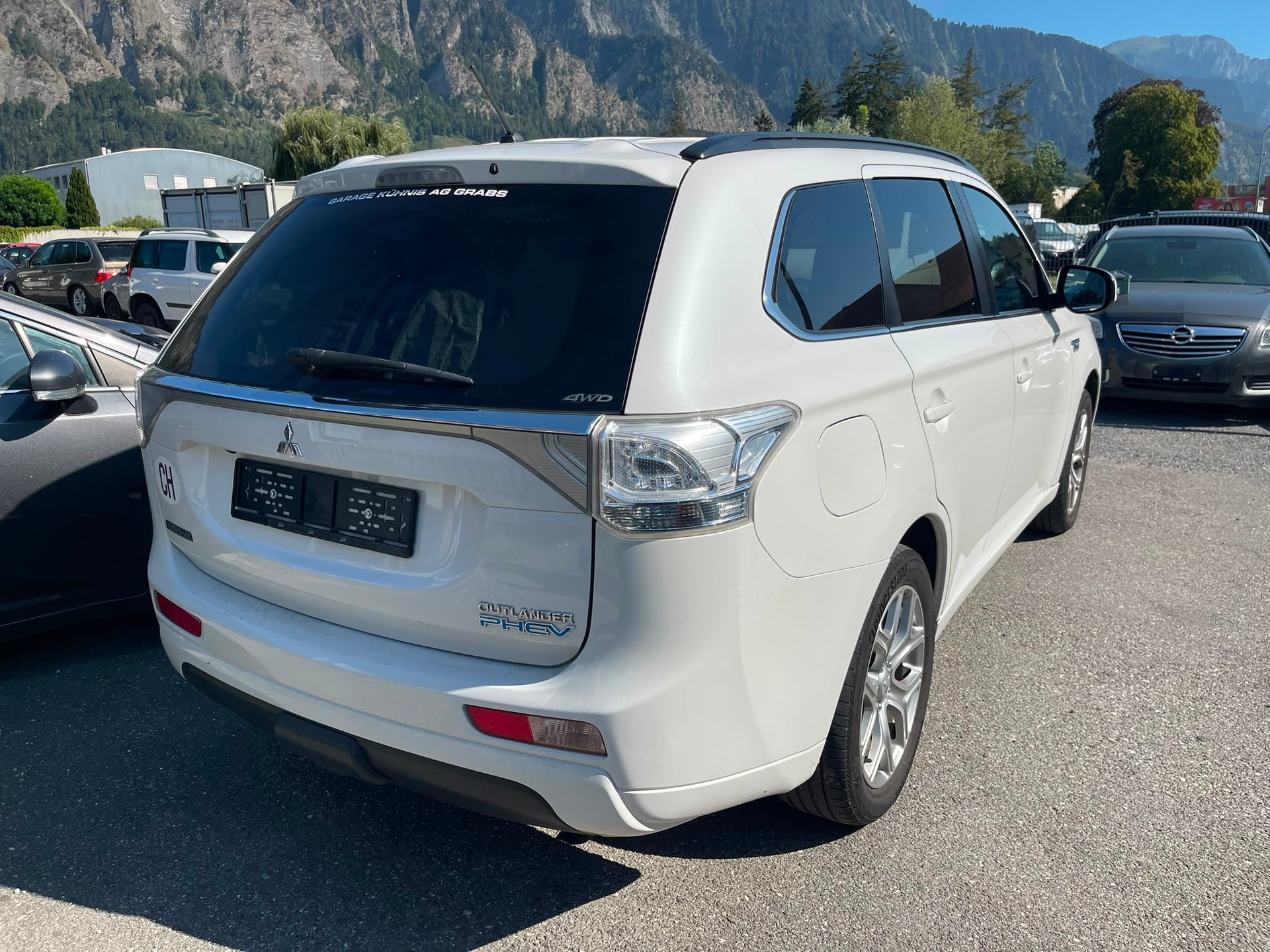 MITSUBISHI Outlander 2.0 PHEV-image-3