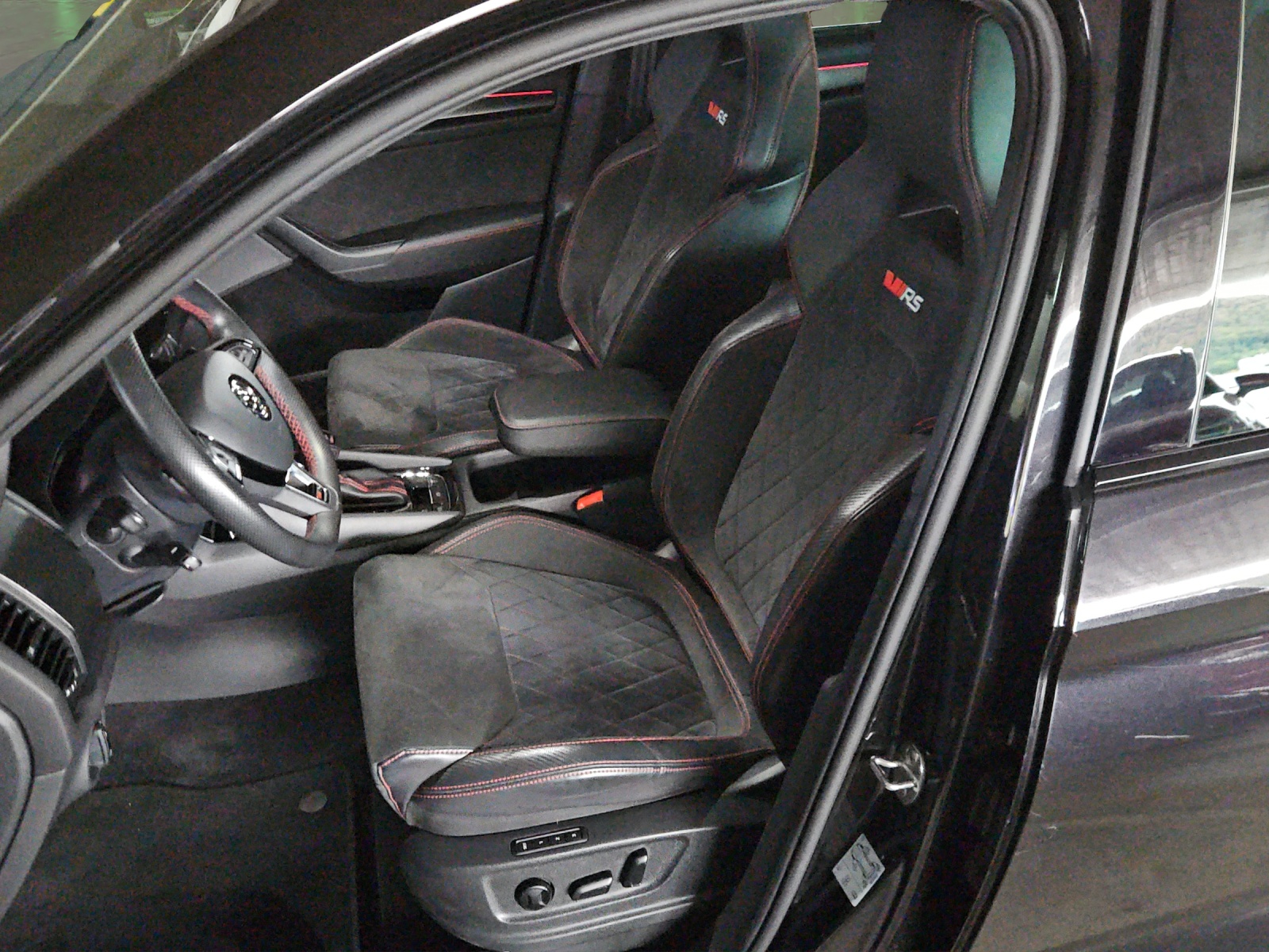 SKODA Kodiaq 2.0 Bi-TDI SCR RS 4x4 DSG-image-8