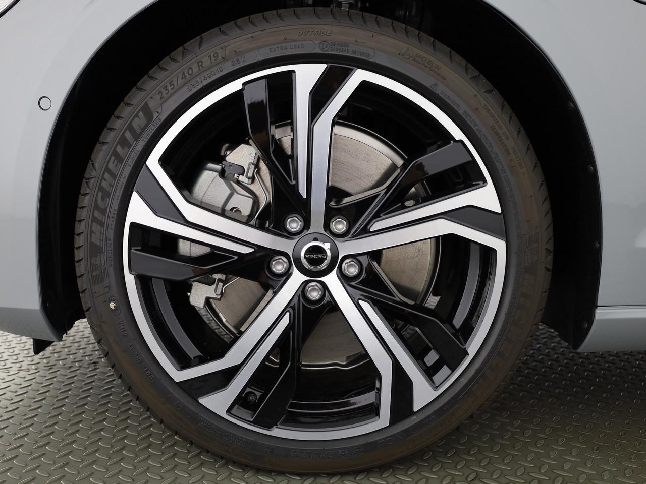 VOLVO V60 2.0 T6 TE Ultra Dark eAWD-image-19
