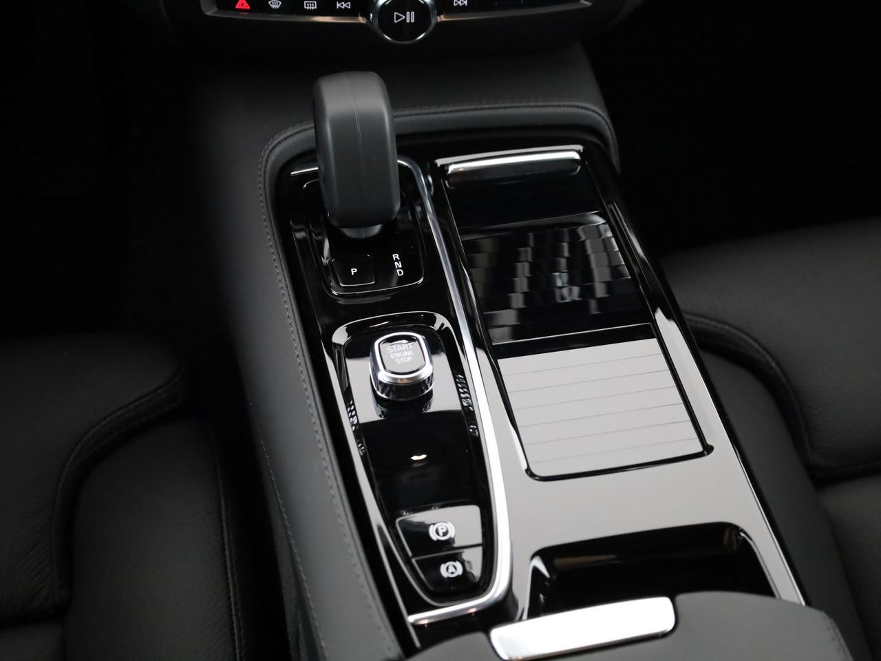VOLVO V60 2.0 T6 TE Ultra Dark eAWD-image-14