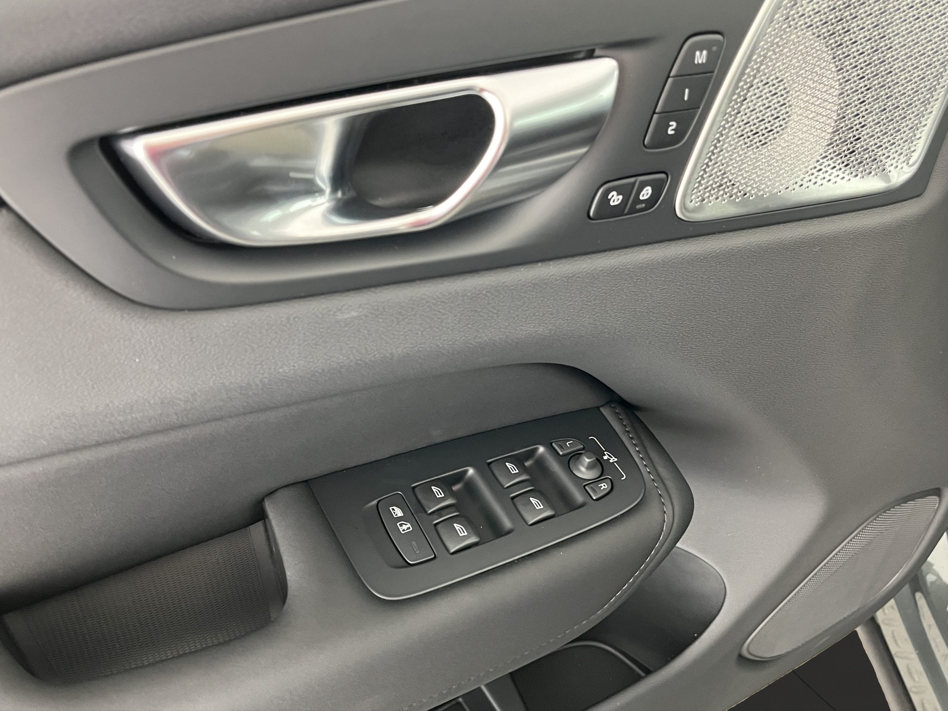 VOLVO XC60 2.0 T8 TE Ultra Dark eAWD-image-11