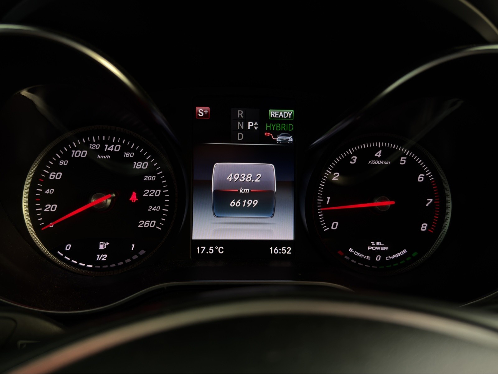 MERCEDES-BENZ GLC 350 e AMG Line 4Matic 7G-Tronic-image-17