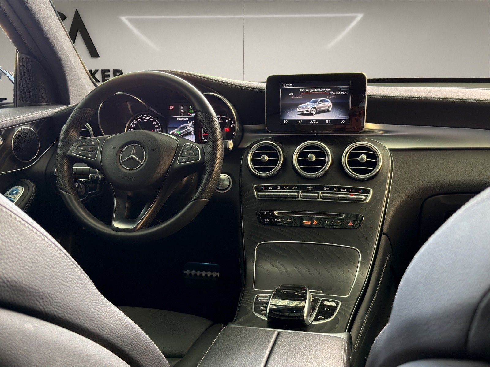 MERCEDES-BENZ GLC 350 e AMG Line 4Matic 7G-Tronic-image-13