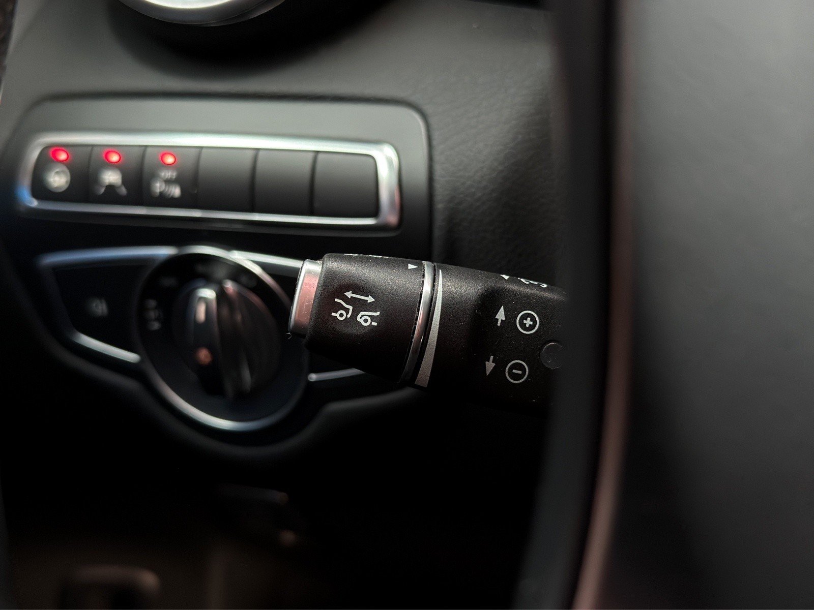 MERCEDES-BENZ GLC 350 e AMG Line 4Matic 7G-Tronic-image-18
