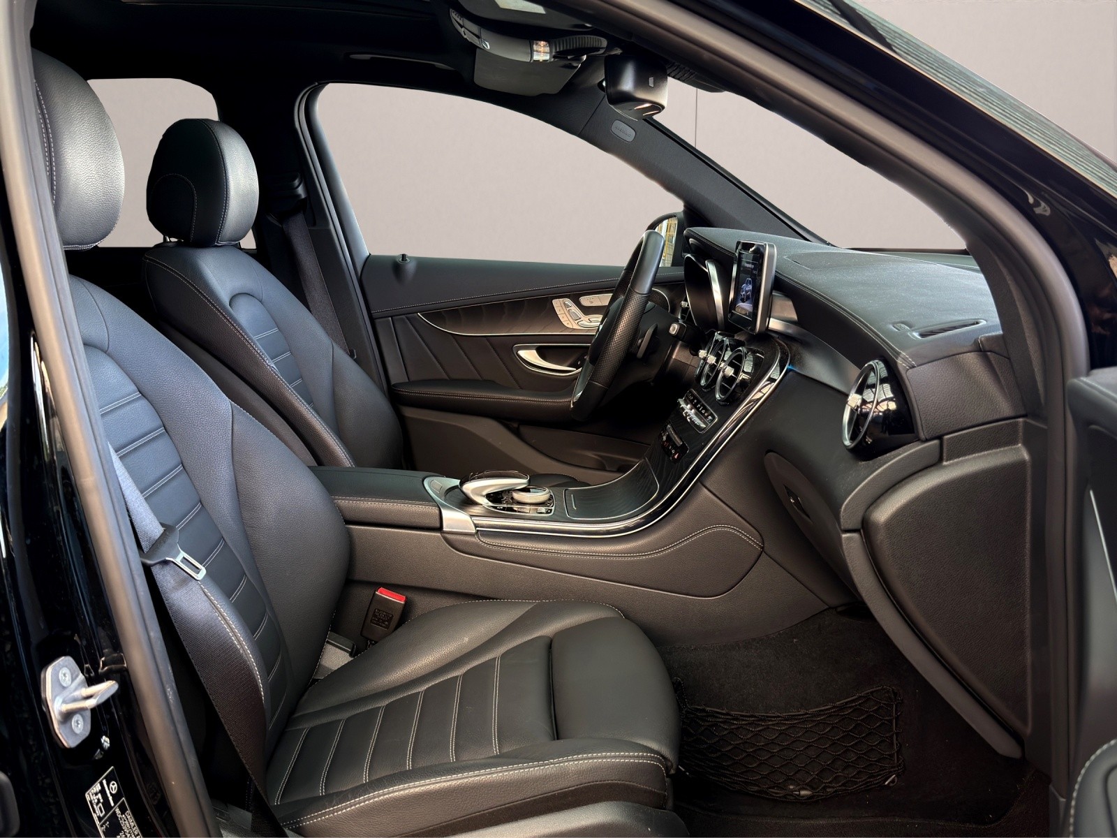 MERCEDES-BENZ GLC 350 e AMG Line 4Matic 7G-Tronic-image-11
