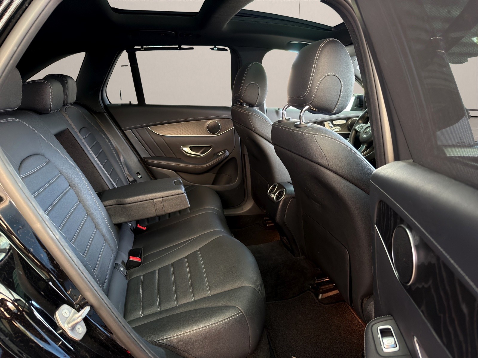 MERCEDES-BENZ GLC 350 e AMG Line 4Matic 7G-Tronic-image-12