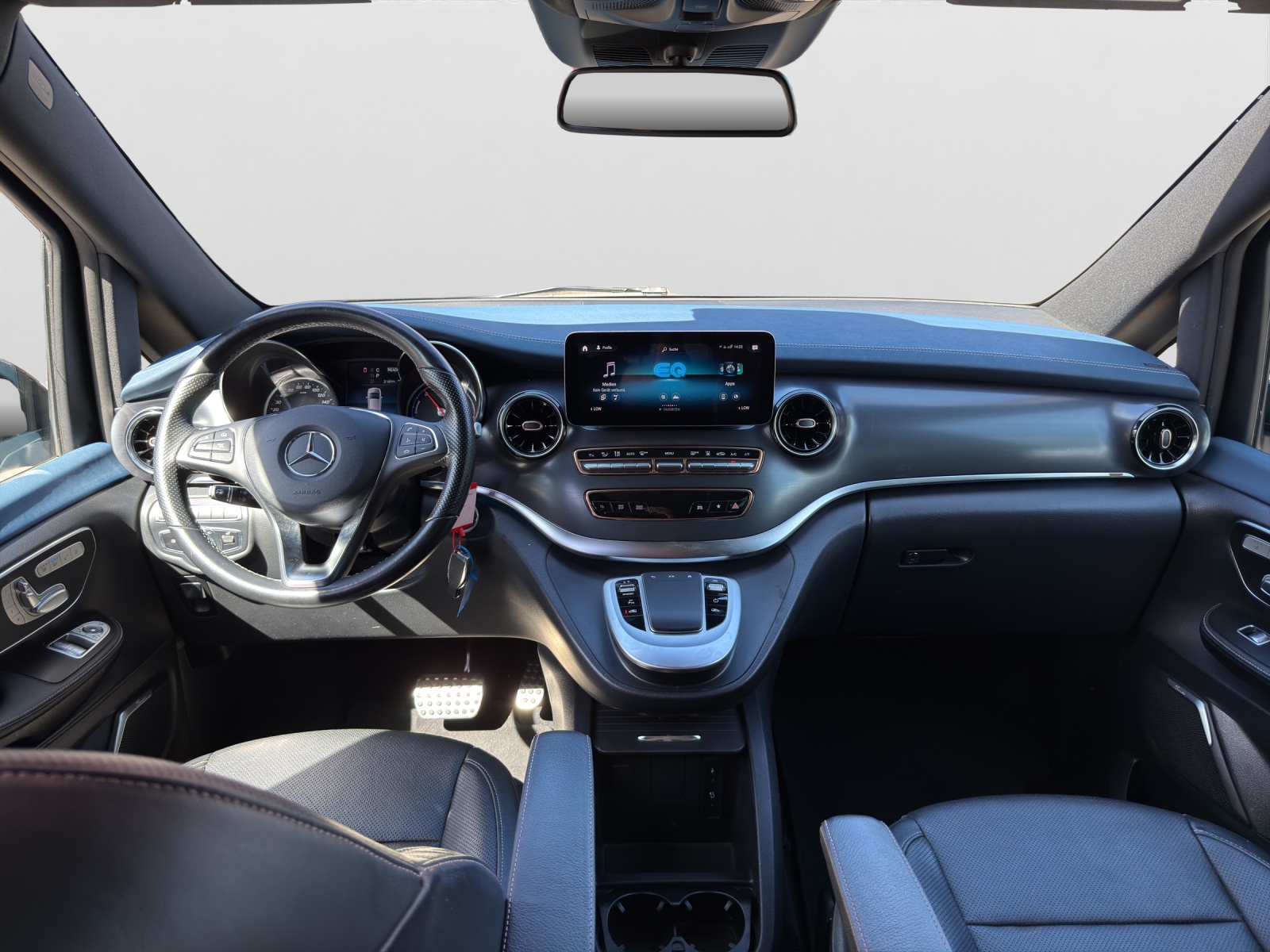 MERCEDES-BENZ EQV 300 lang-image-11