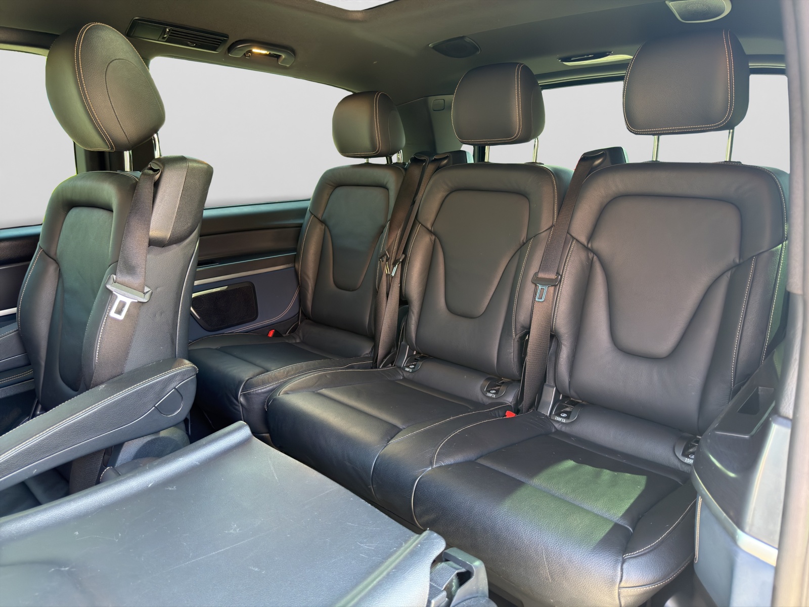 MERCEDES-BENZ EQV 300 lang-image-10