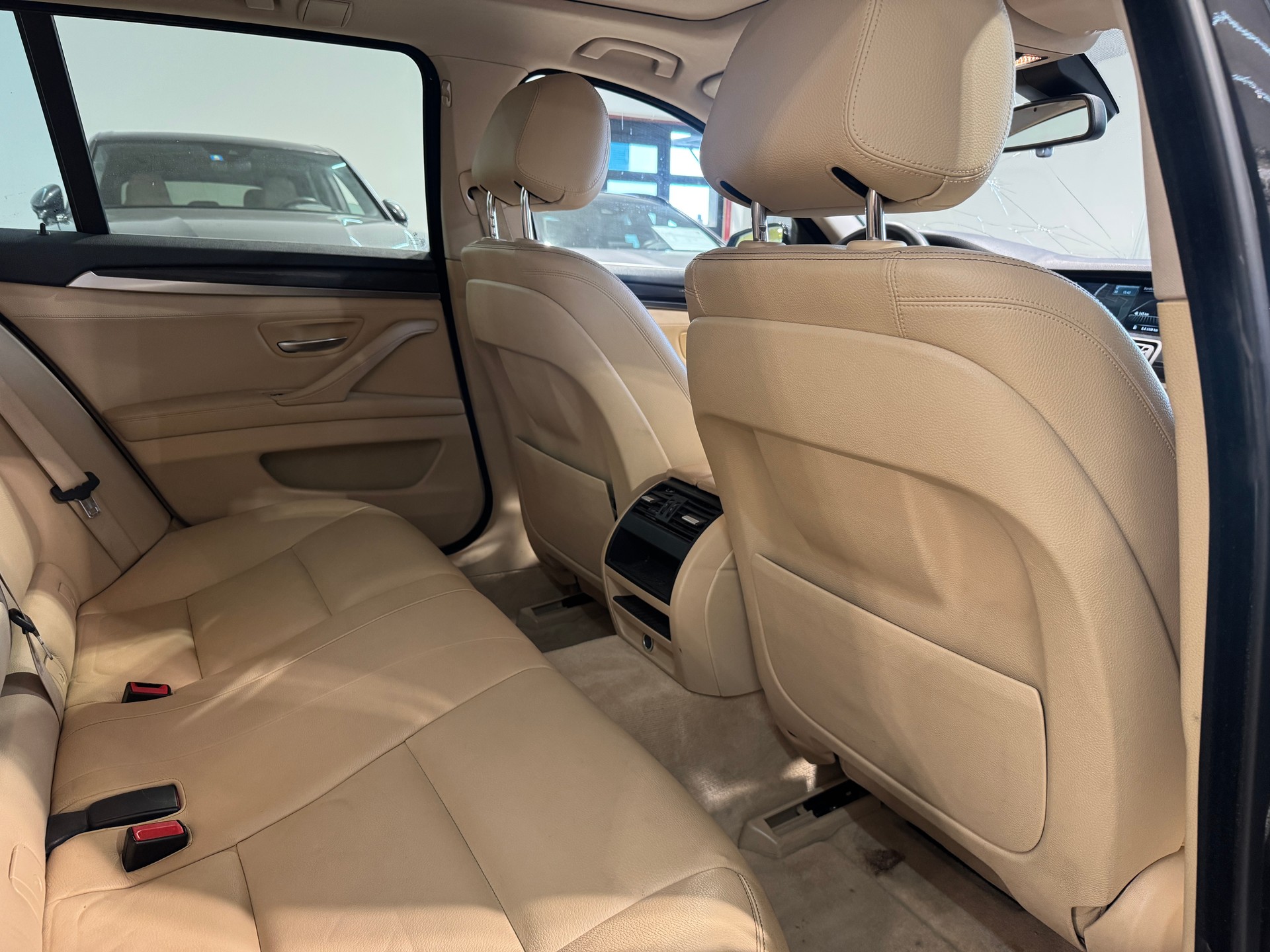 BMW 530d Touring Luxury Line Steptronic-image-9
