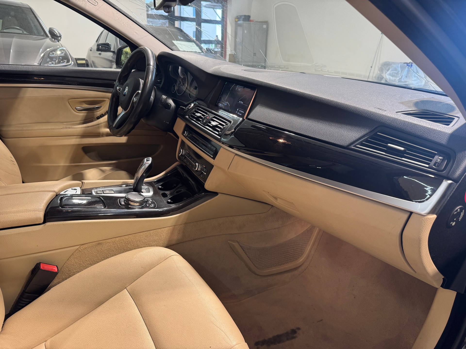 BMW 530d Touring Luxury Line Steptronic-image-8