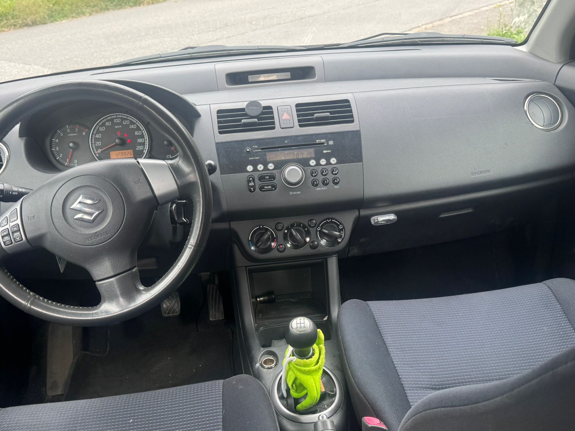SUZUKI Swift 1.3i 16V GL Top 4x4-image-4