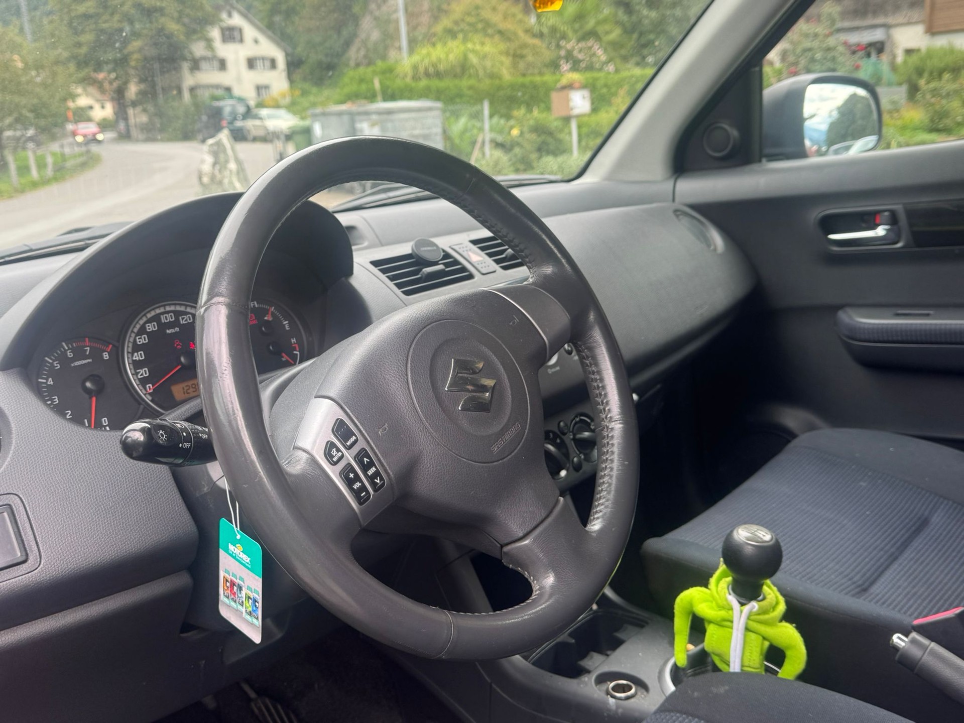 SUZUKI Swift 1.3i 16V GL Top 4x4-image-11