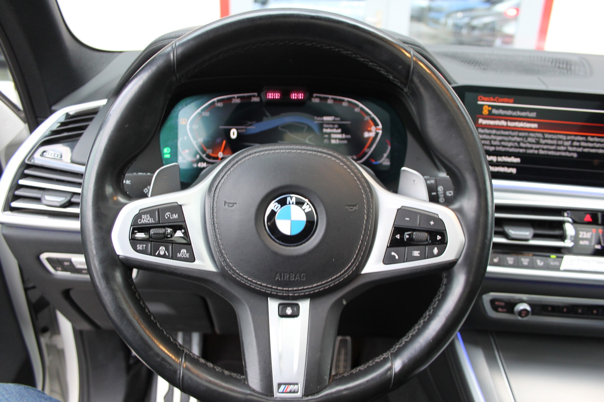 BMW X5 xDrive 48V 40d M Sport Steptronic-image-11