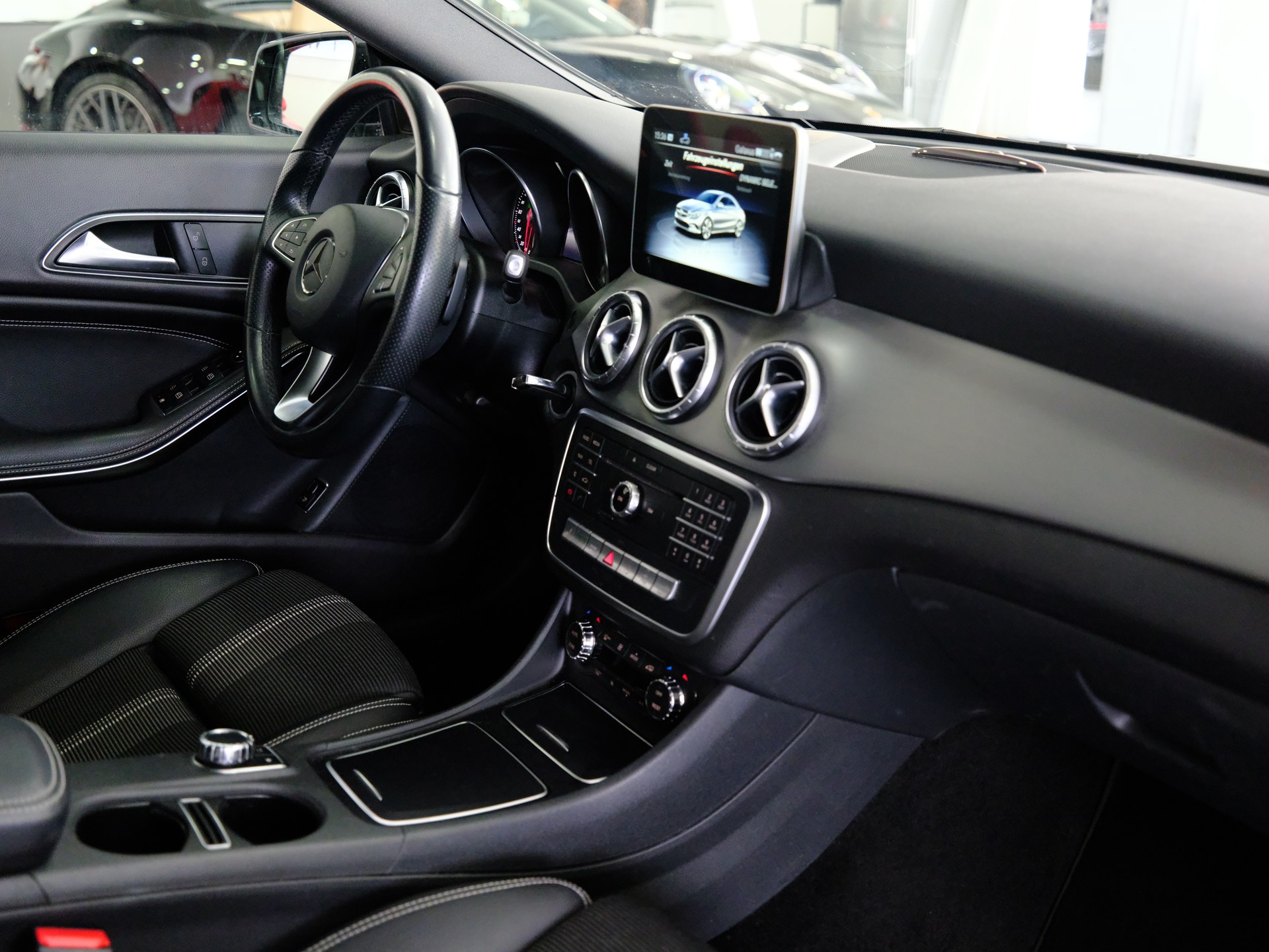 MERCEDES-BENZ CLA 220 4Matic 7G-DCT *RÜCKFAHRKAMERA* *SITZHEIZUNG*-image-16
