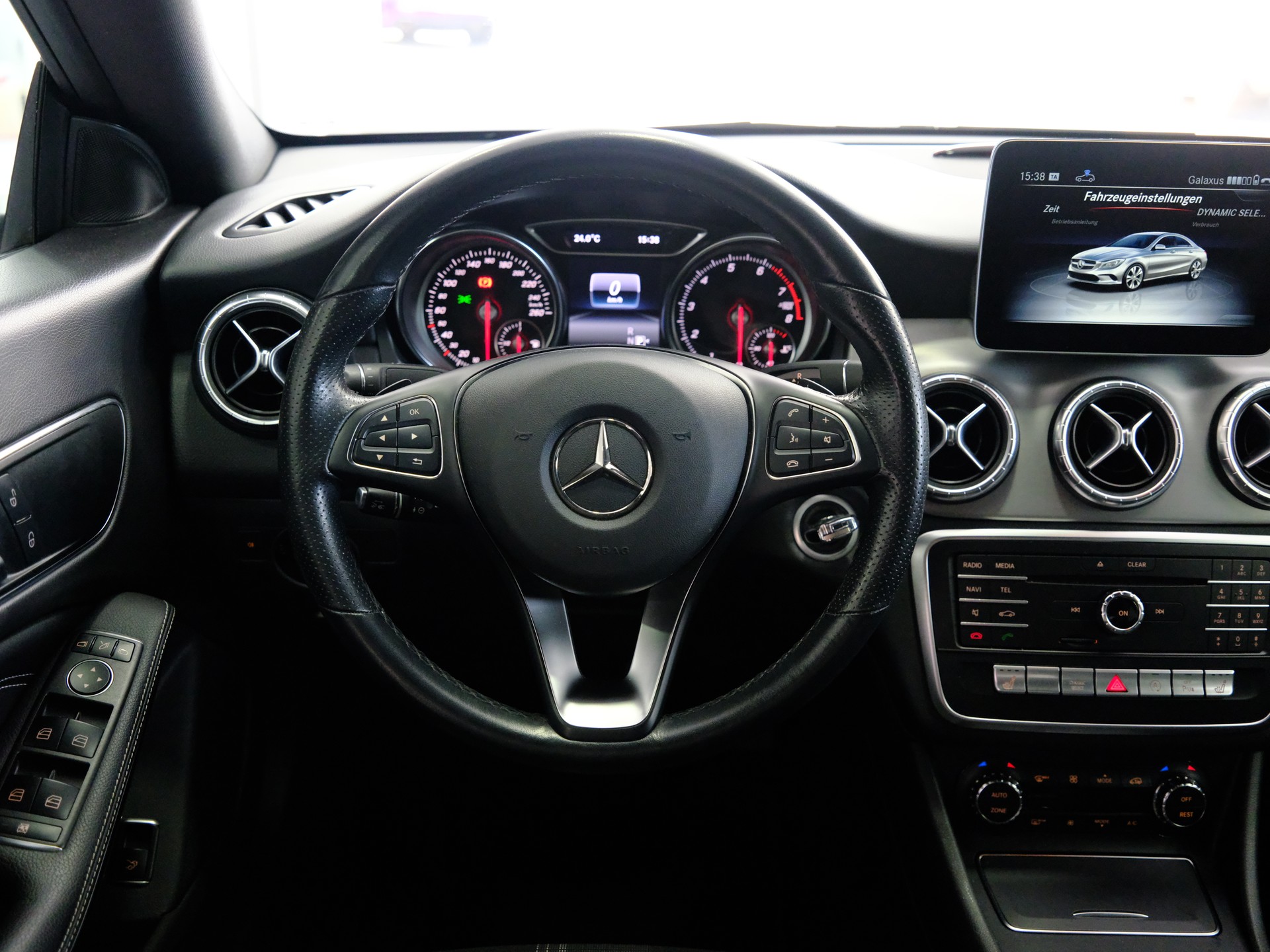 MERCEDES-BENZ CLA 220 4Matic 7G-DCT *RÜCKFAHRKAMERA* *SITZHEIZUNG*-image-19