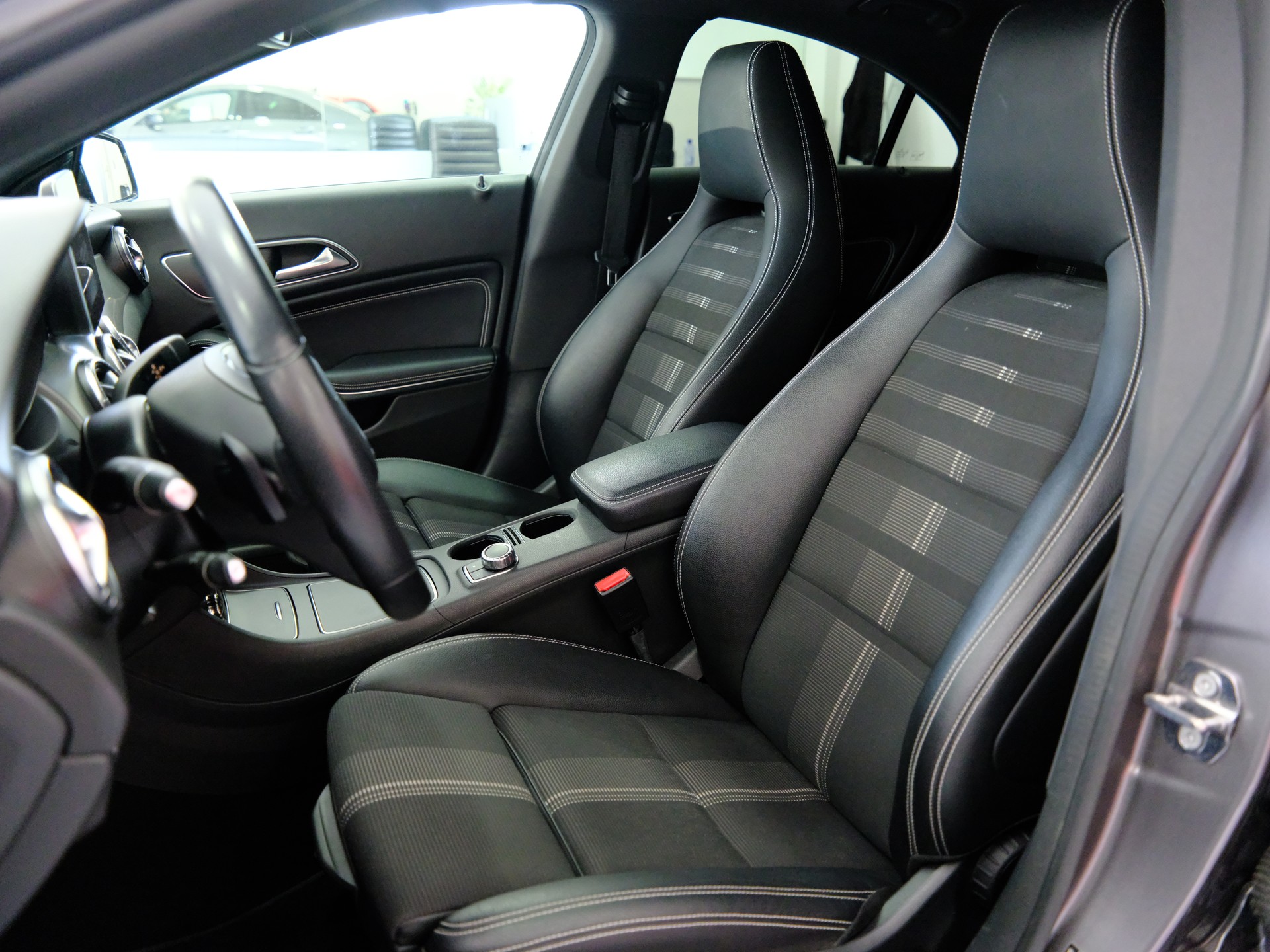 MERCEDES-BENZ CLA 220 4Matic 7G-DCT *RÜCKFAHRKAMERA* *SITZHEIZUNG*-image-15