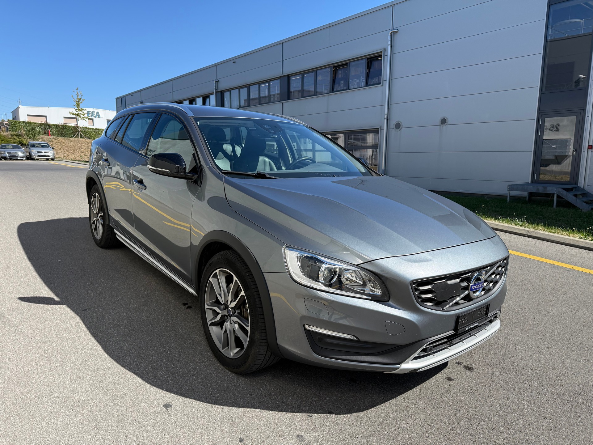 VOLVO V60 Cross Country D4 AWD Momentum Geartronic(M)-showroom-element-2