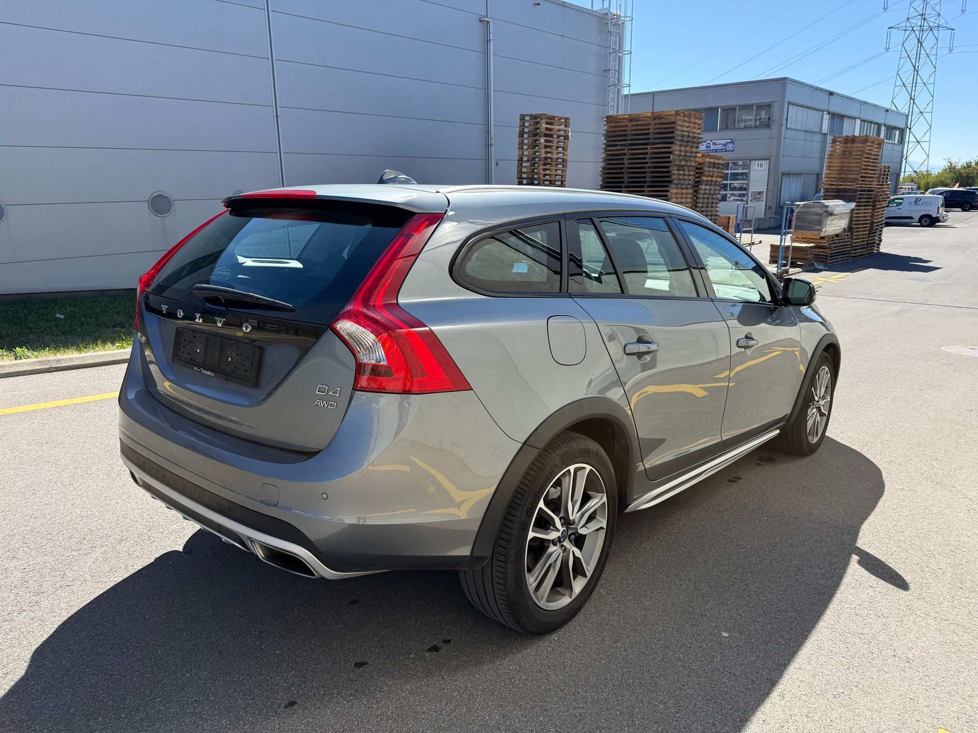 VOLVO V60 Cross Country D4 AWD Momentum Geartronic(M)-showroom-element-3