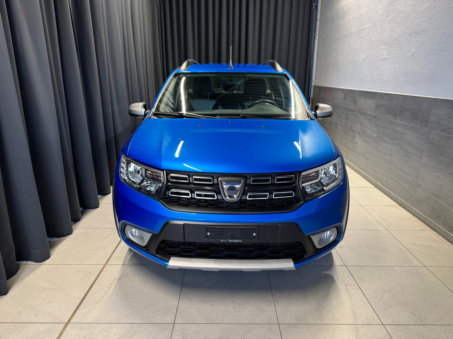DACIA Logan MCV 0.9 Stepway (21)-showroom-element-1