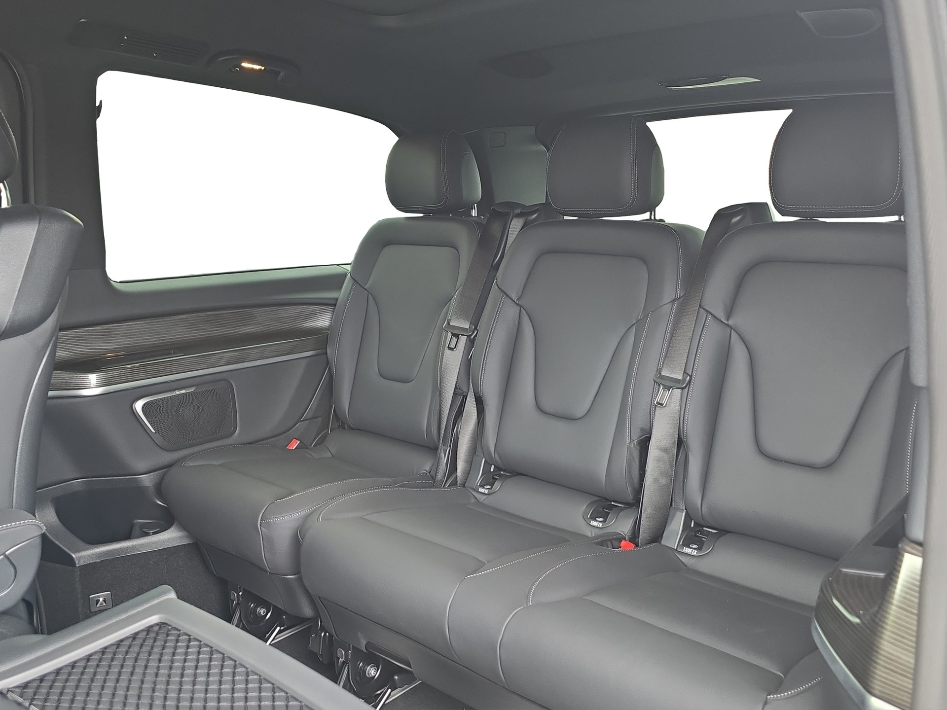 MERCEDES-BENZ EQV 300 lang-image-10