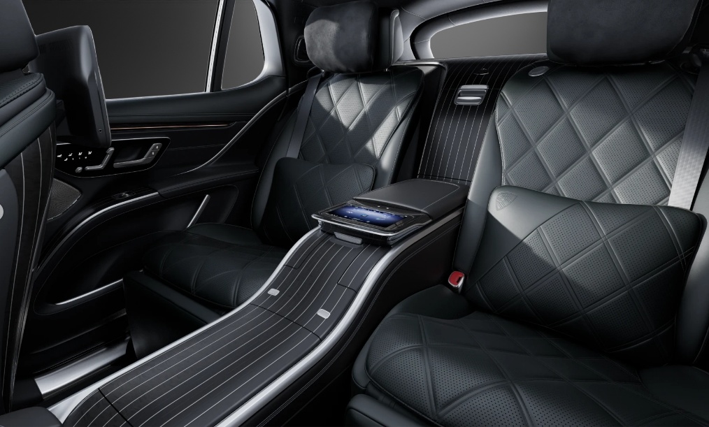 MERCEDES-BENZ EQS SUV 680 Maybach-image-6