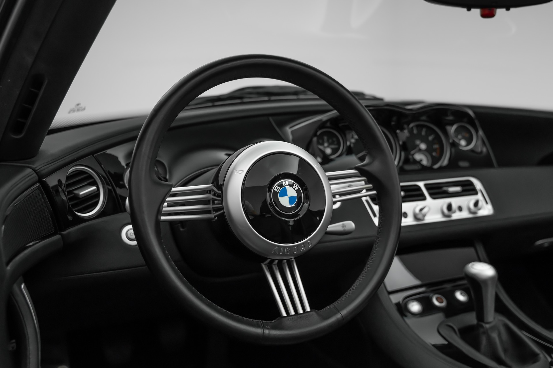 BMW Z8 Roadster-image-12