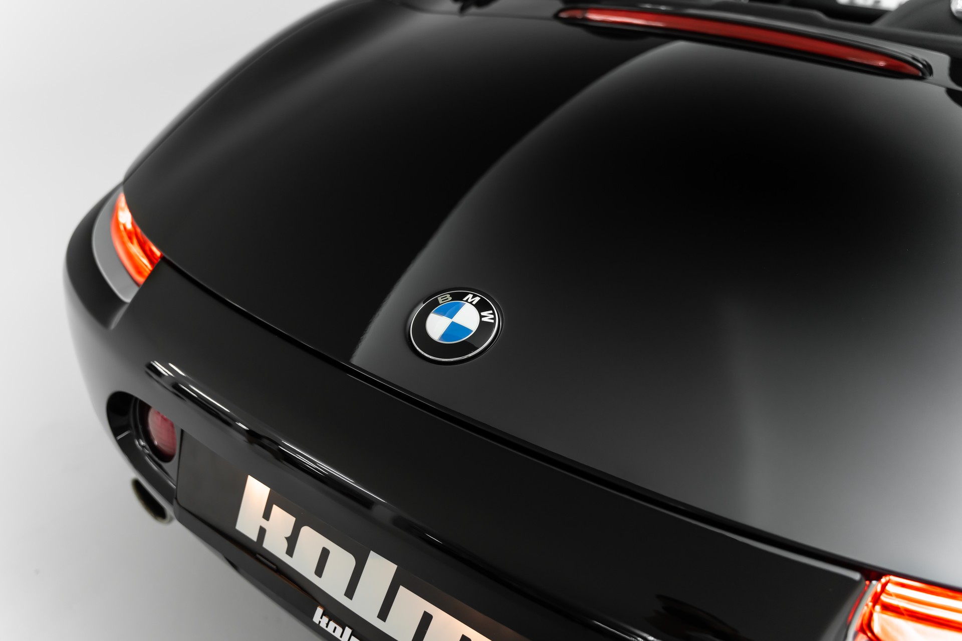 BMW Z8 Roadster-image-17