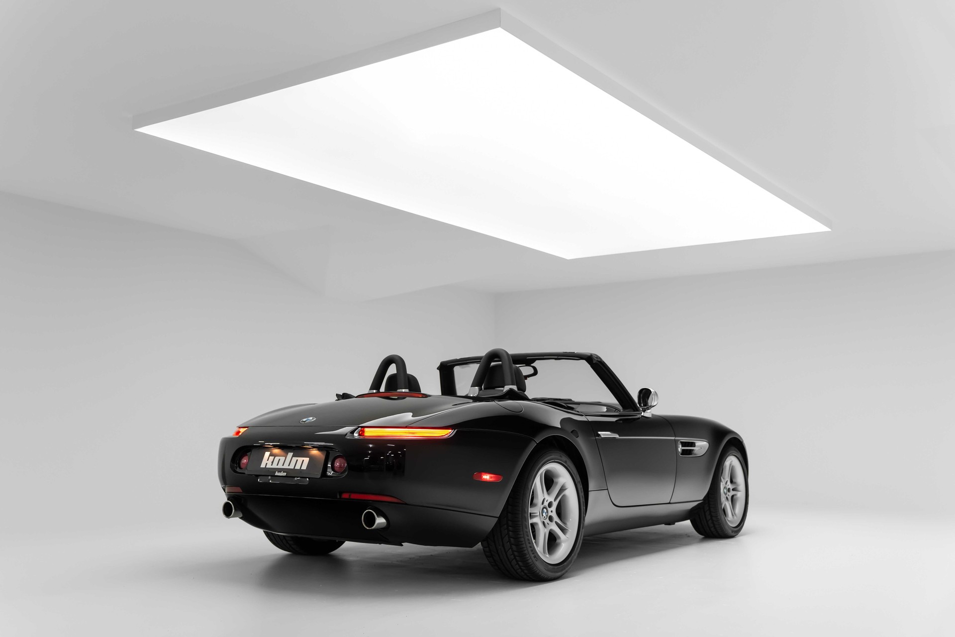 BMW Z8 Roadster-showroom-element-3