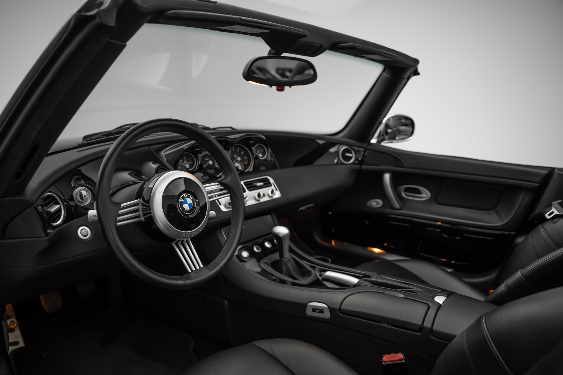 BMW Z8 Roadster-image-9